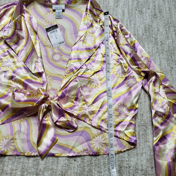 Satin retro floral tie-front long bell sleeve collared crop top - Picture 5 of 6